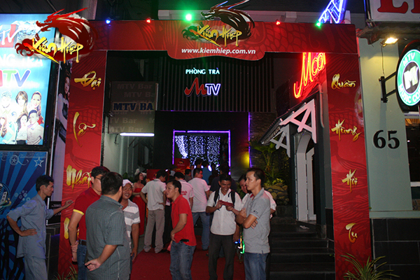 Game thủ Kiếm Hiệp ‘náo loạn’ Bar Sài Gòn 