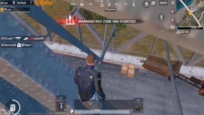 Rợn người khi xem màn leo đỉnh cầu bằng xe 2 bánh như trong game PUBG Mobile